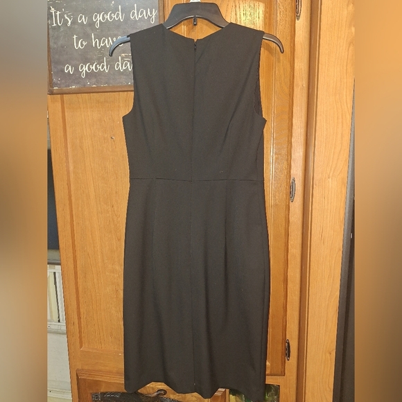 Elegant Ann Taylor Factory Black Sleeveless Sheath Dress In A Size 4 . EUC. - Picture 9 of 9